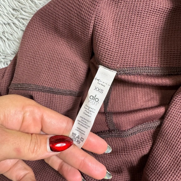 Alo Yoga Micro Waffle Knit Lowkey Leggings in Cherry Cola size xxs - Picture 3 of 10